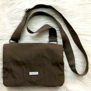 Baggallini Nassau Crossbody Purse 3 Compartment HandBag in Portabello Brown